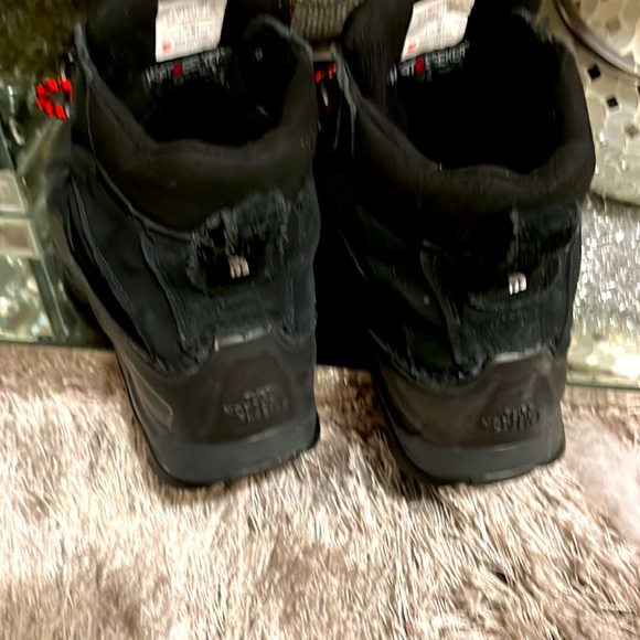 The North Face size US 8 Hicking Boots. - Picture 2 of 7